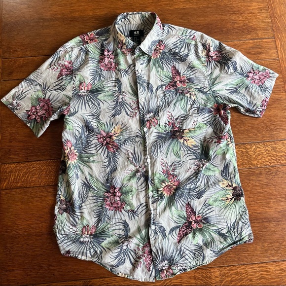 Hawaiian shirt - Picture 1 of 3
